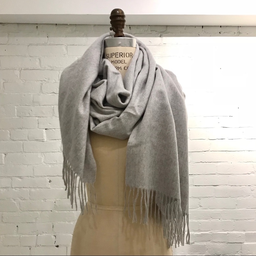NWT DEMYLEE Cashmere Oversized Shawl Scarf Grey